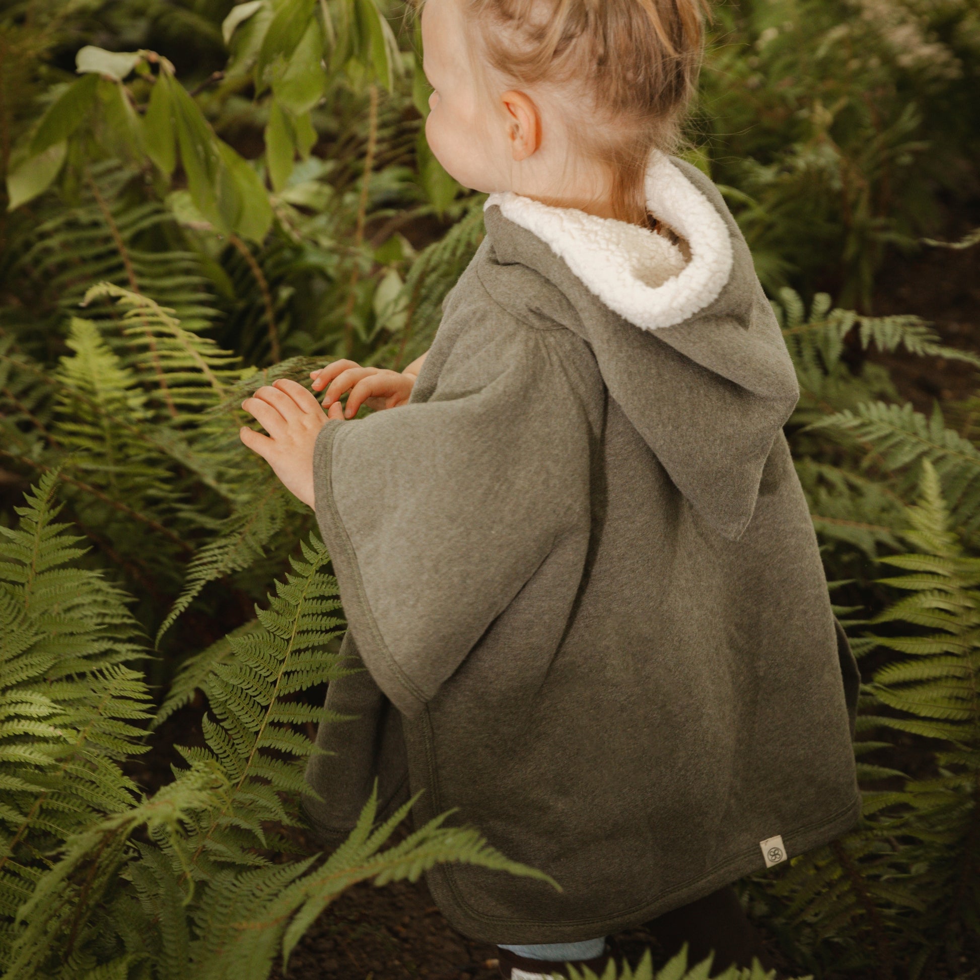 Achterkant Forest Green Teddy Kinderponcho