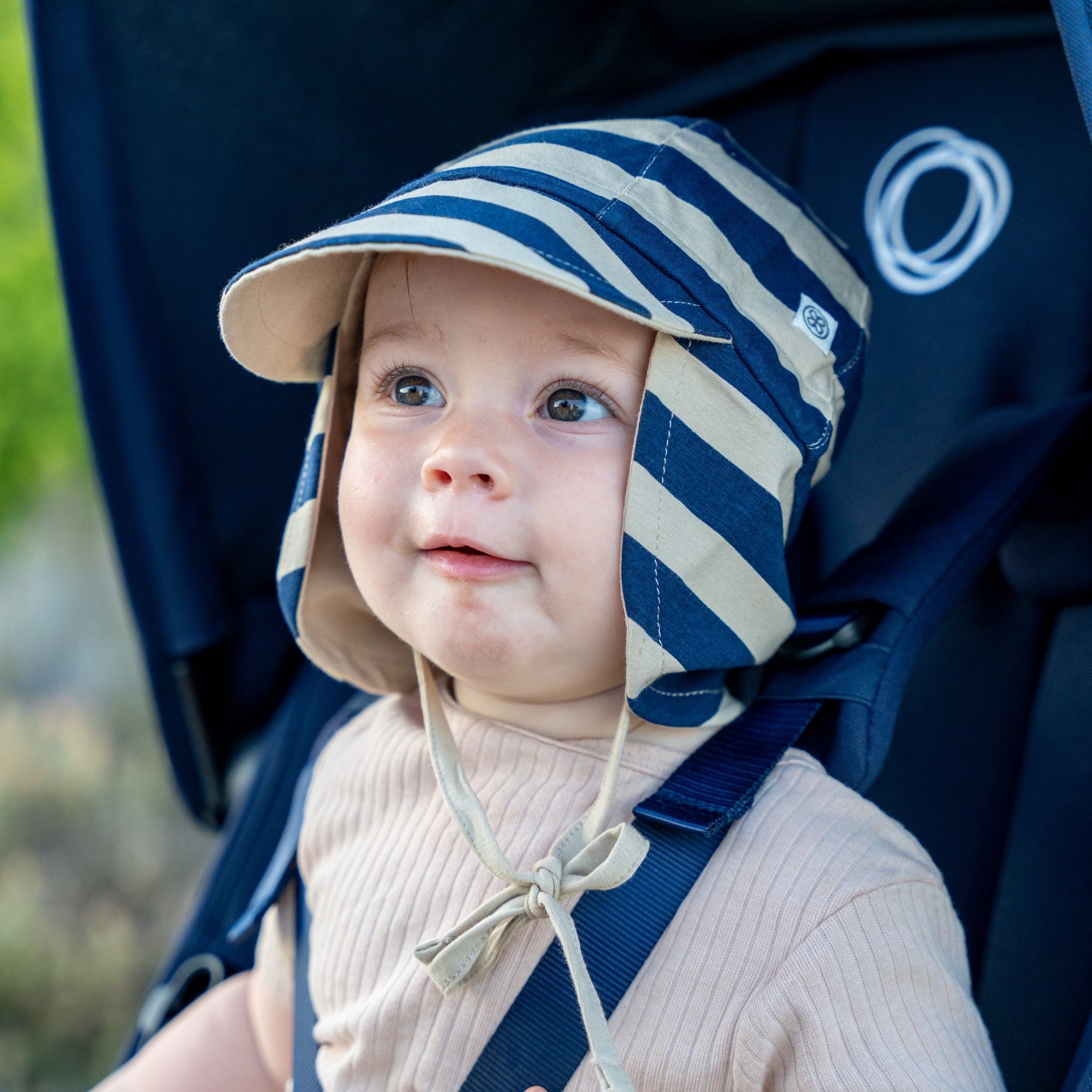Chapeau de soleil en Navy Stripe – UPF 50+