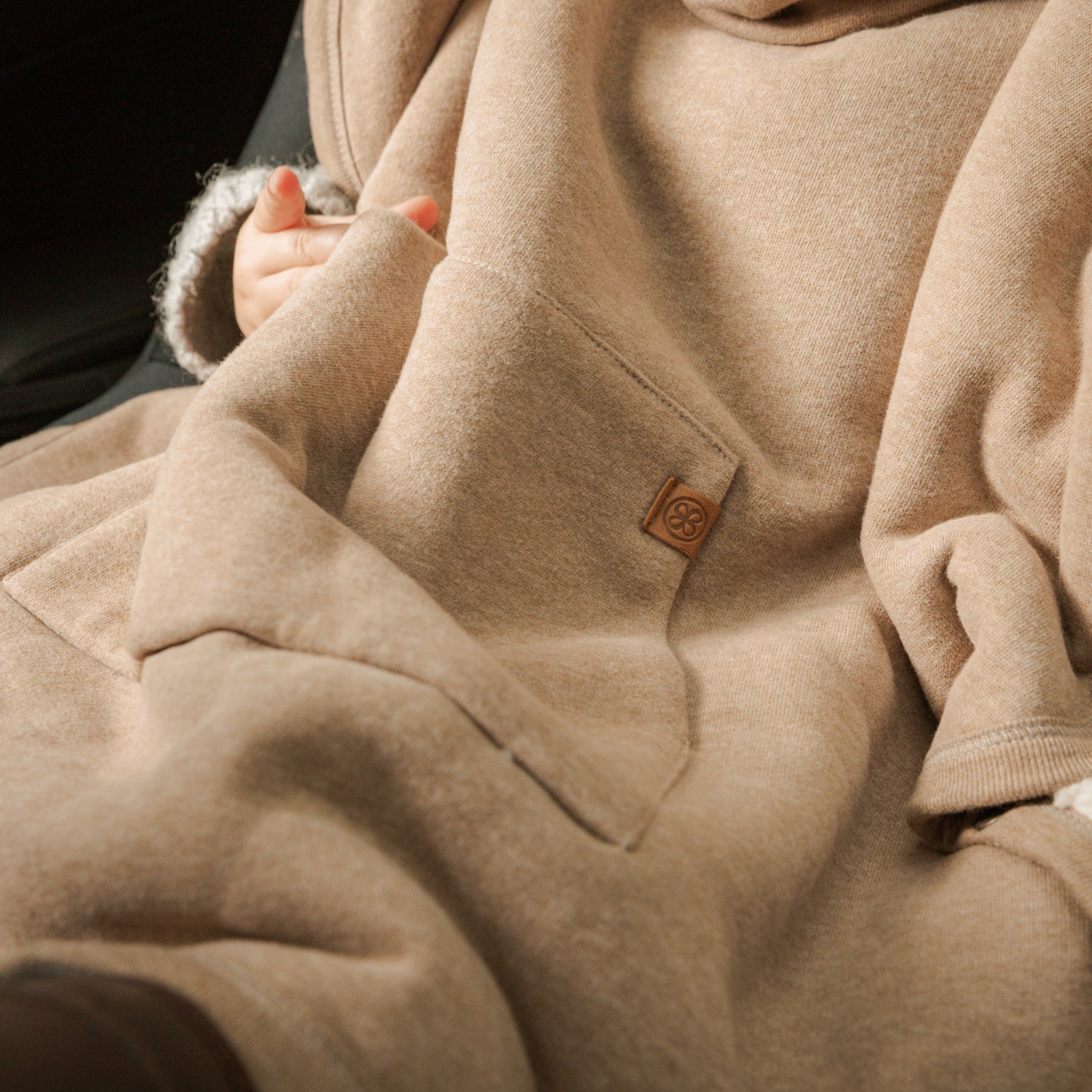 Bruine teddy poncho - Cloby - Details