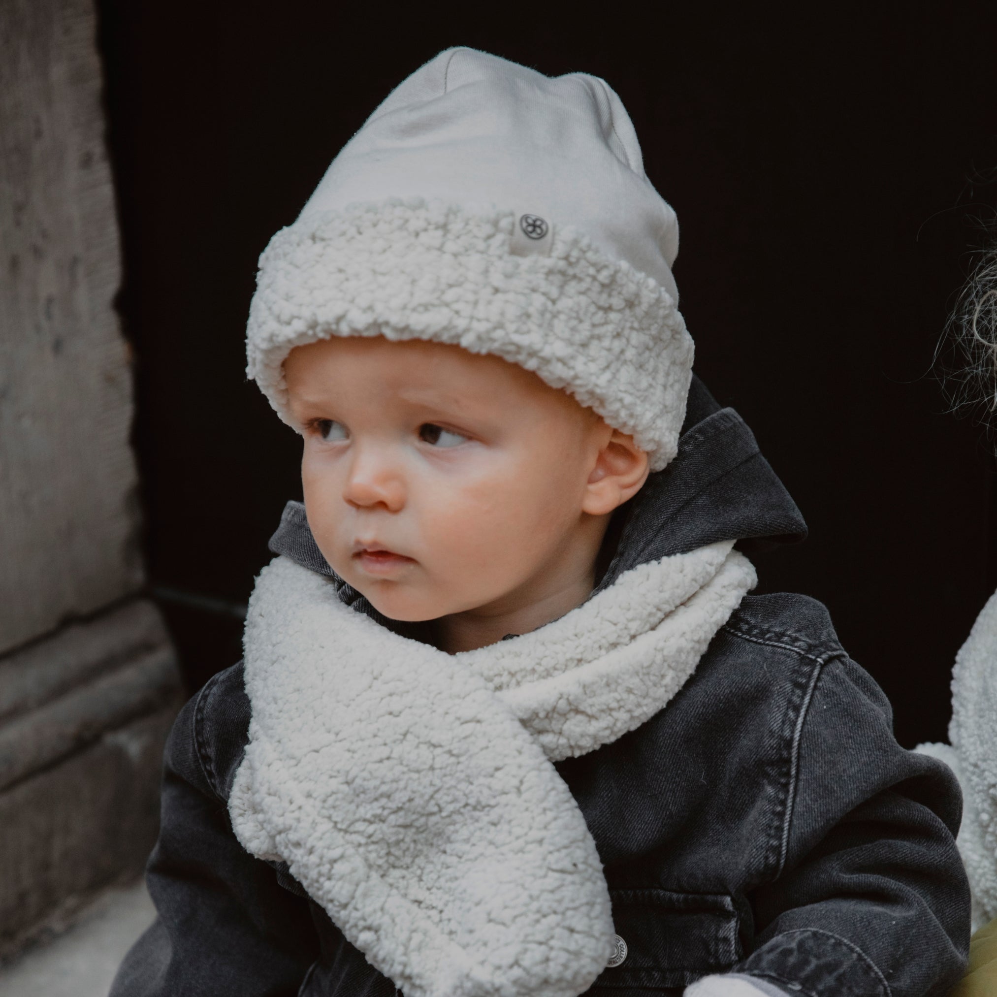 Teddy Off-White kindermutsje