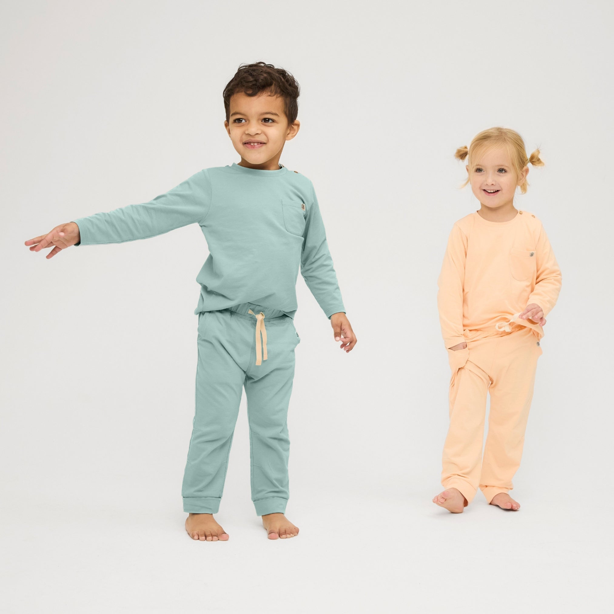 Zonbeschermende kinderkleding voor jongens en meisjes - Sea Blue / Peachy Summer