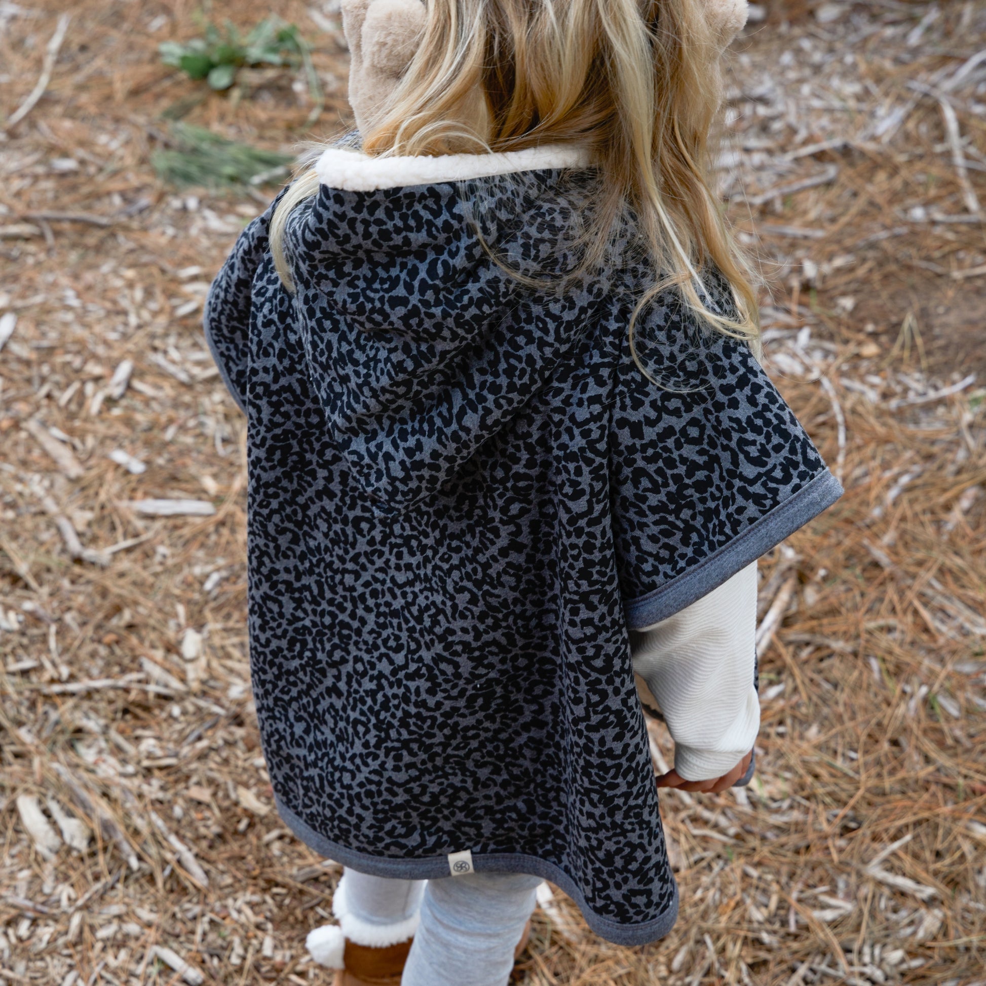 Leopard Teddy Poncho achterkant