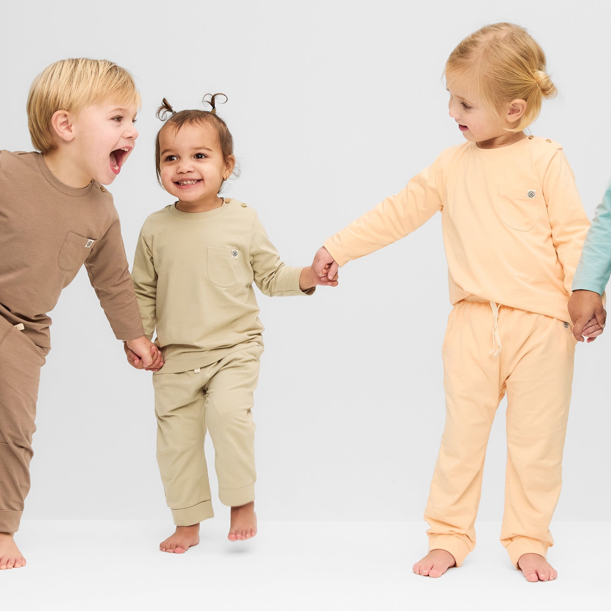 Joggers in Peachy Summer