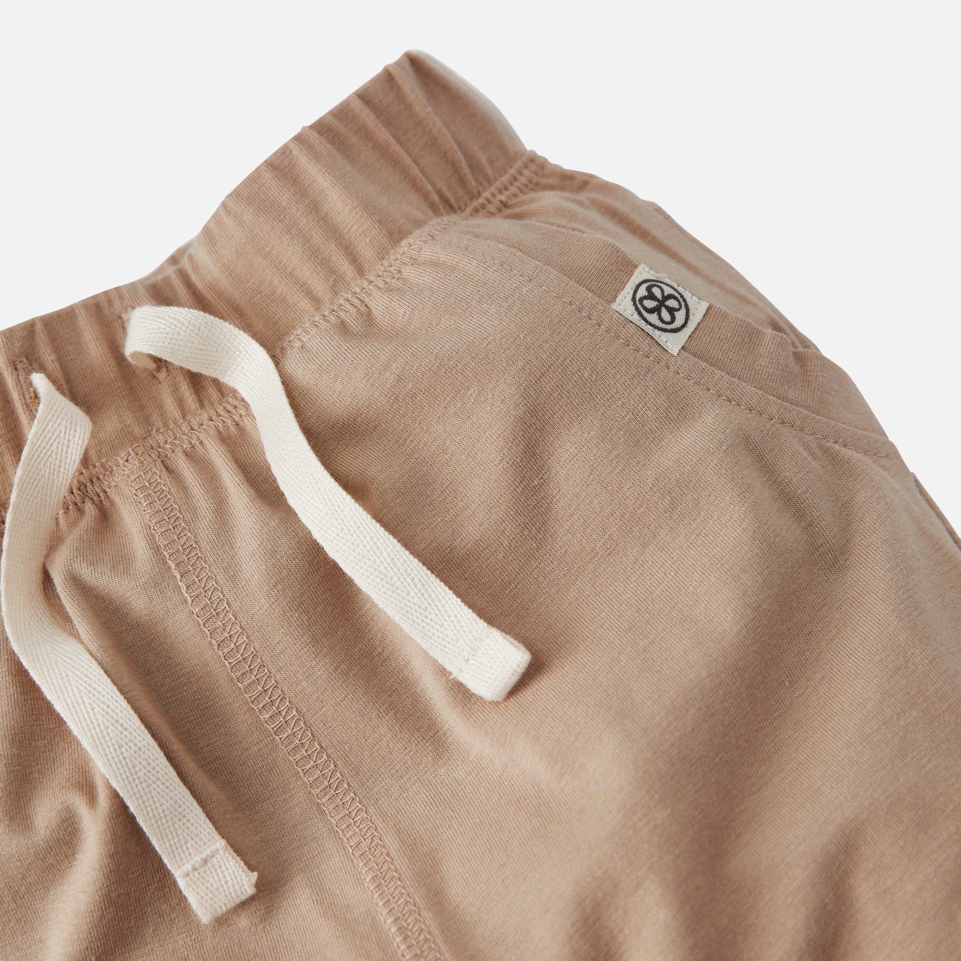 Details van joggingbroekje - Peanut Brown UV