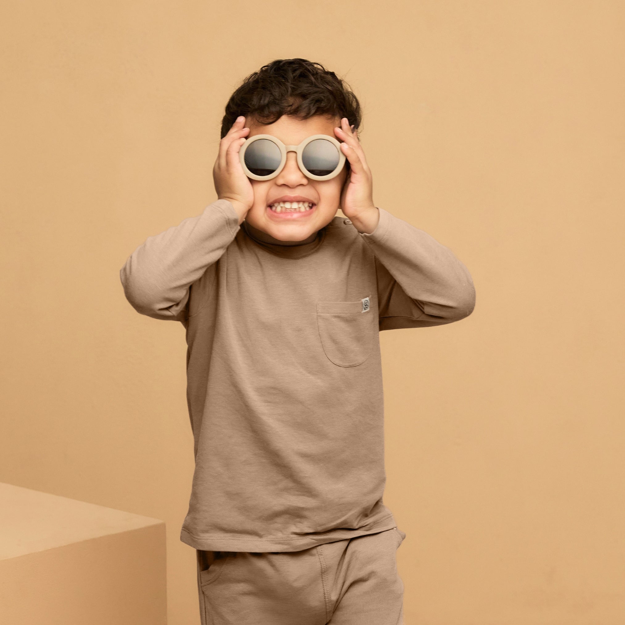 Peanut Brown shirtje met lange mouwen voor kinderen - Cloby