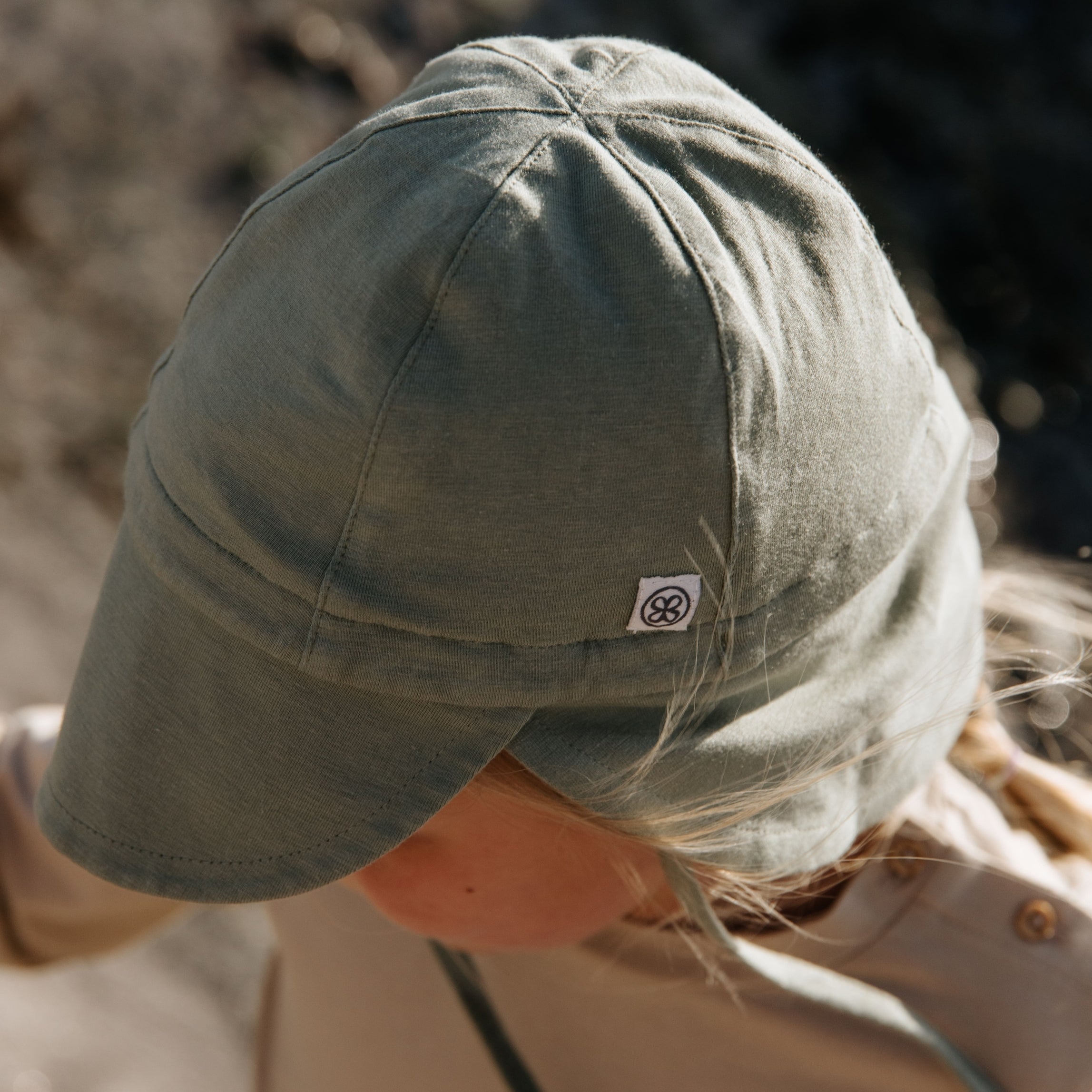 Gorro solar en Olive Green/Sandy Beach – UPF 50+
