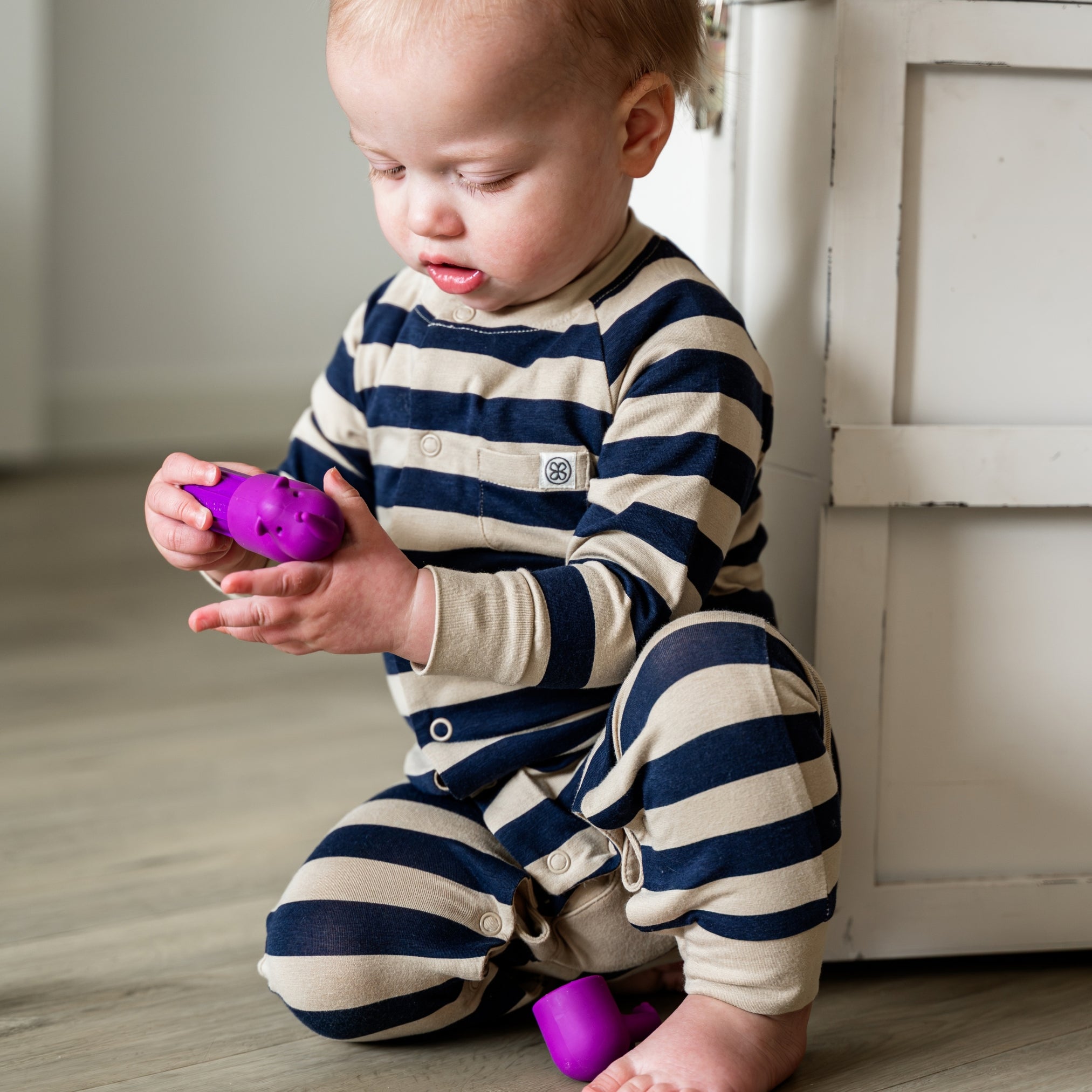 Combinaison bébé en Navy Stripe – UPF 50+