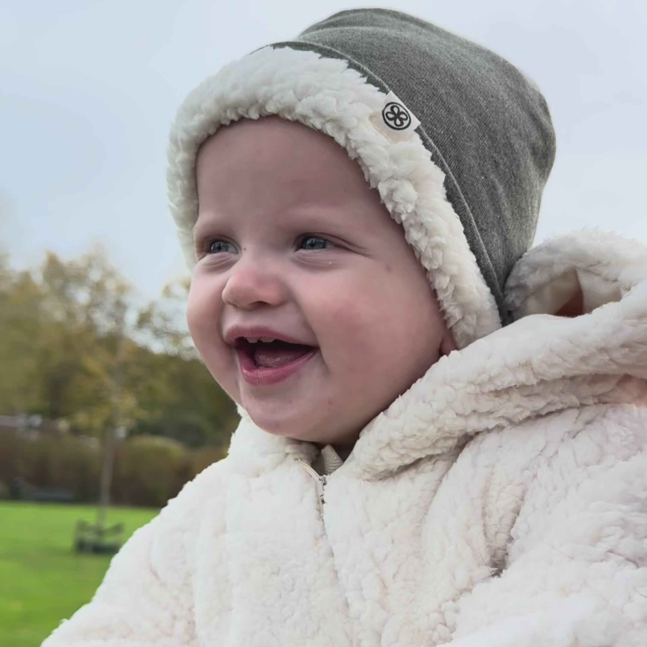 Video laden: Teddymütze in Forest Green (Wendbar)