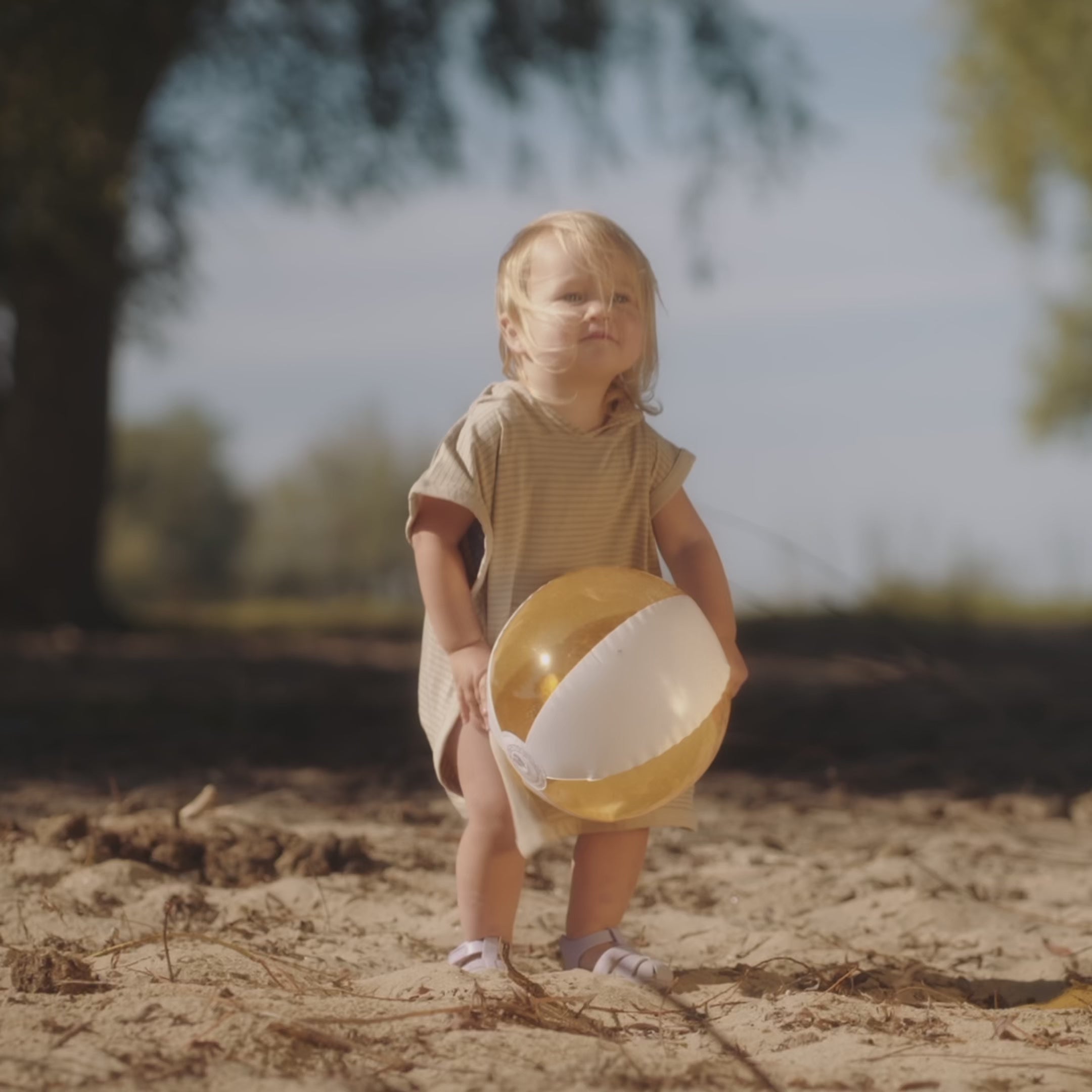 Video laden: UV-Poncho in Sandy Beach/Olive Green – UPF 50+