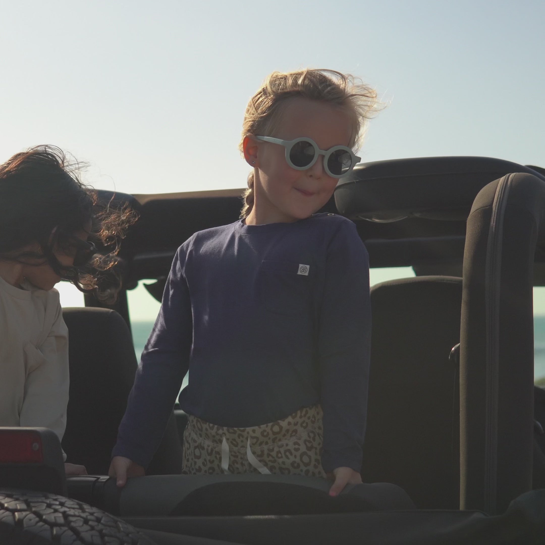 Charger la vidéo : Joggers en Leopard Brown – UPF 50+