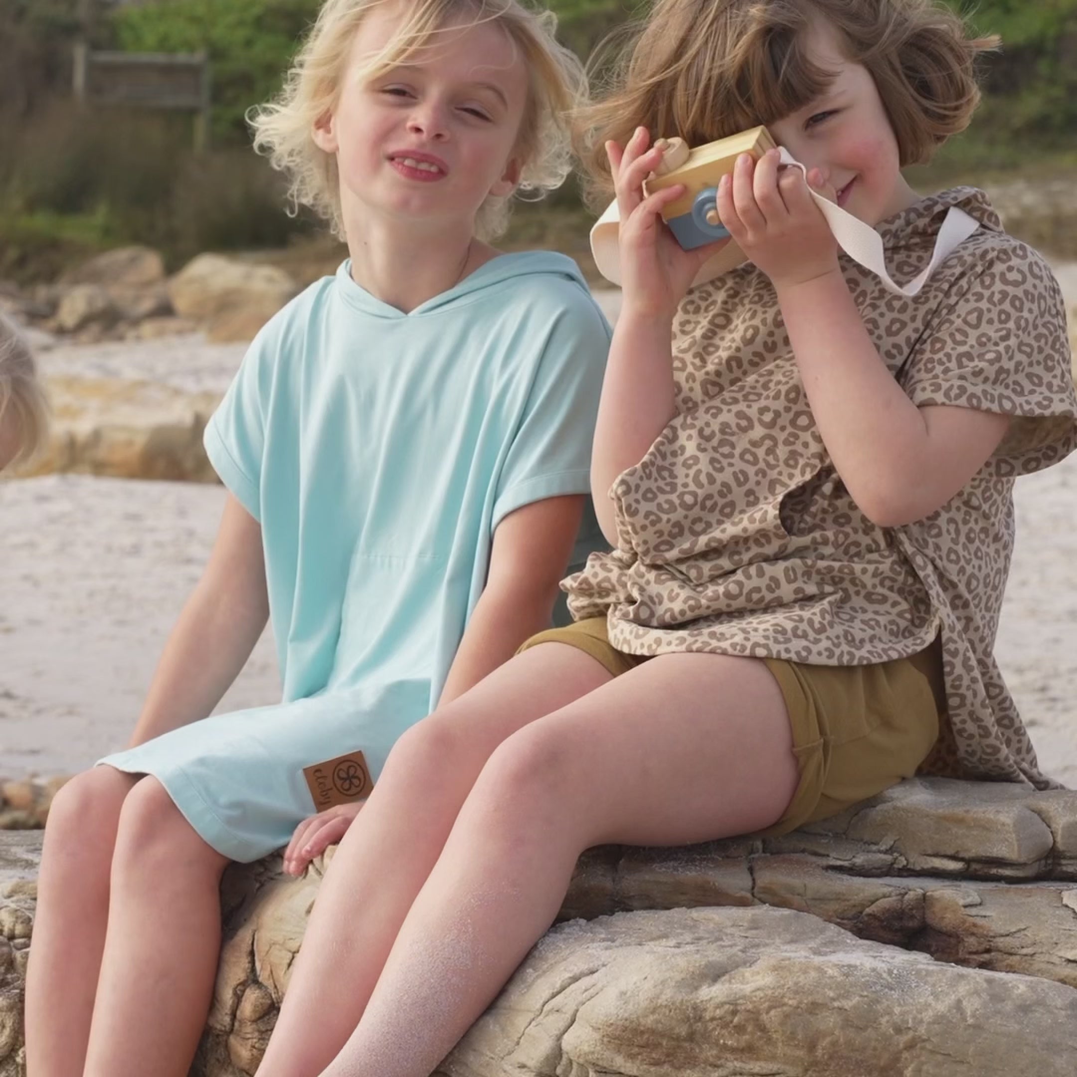 Video laden: UV poncho in Leopard Brown – UPF 50+