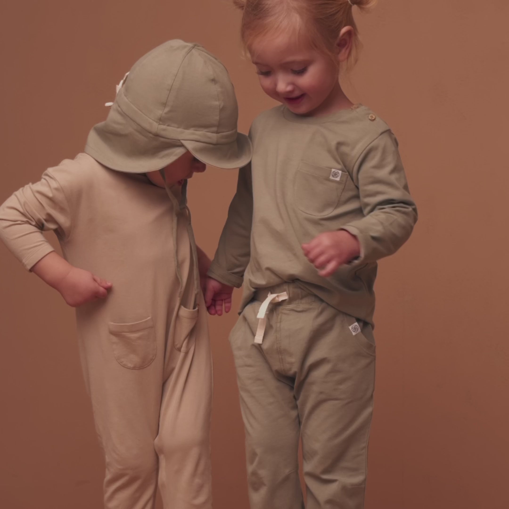 Video laden: Longsleeve in Olive Green – UPF 50+