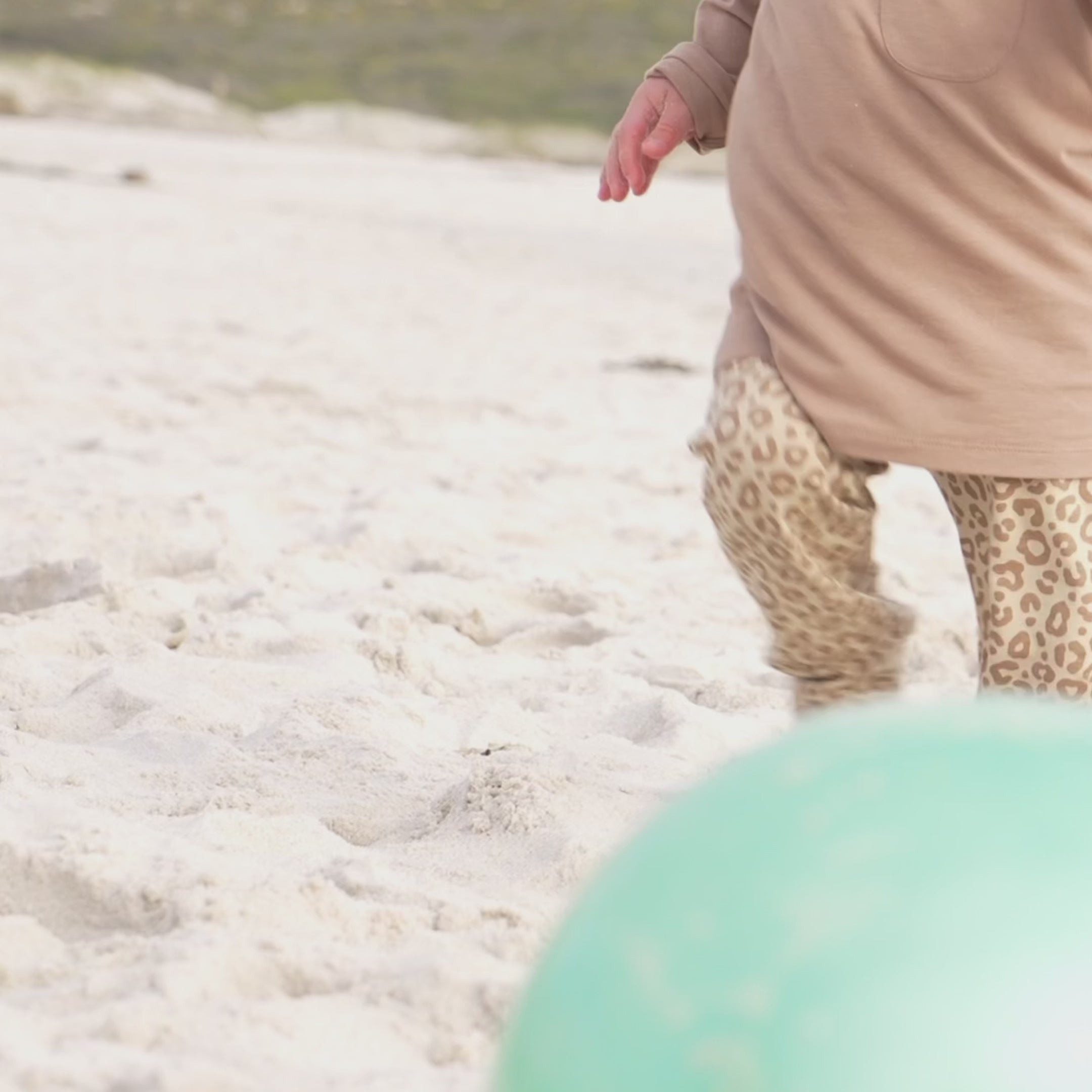 Load video: Jogger pants in Leopard Brown - UPF 50+