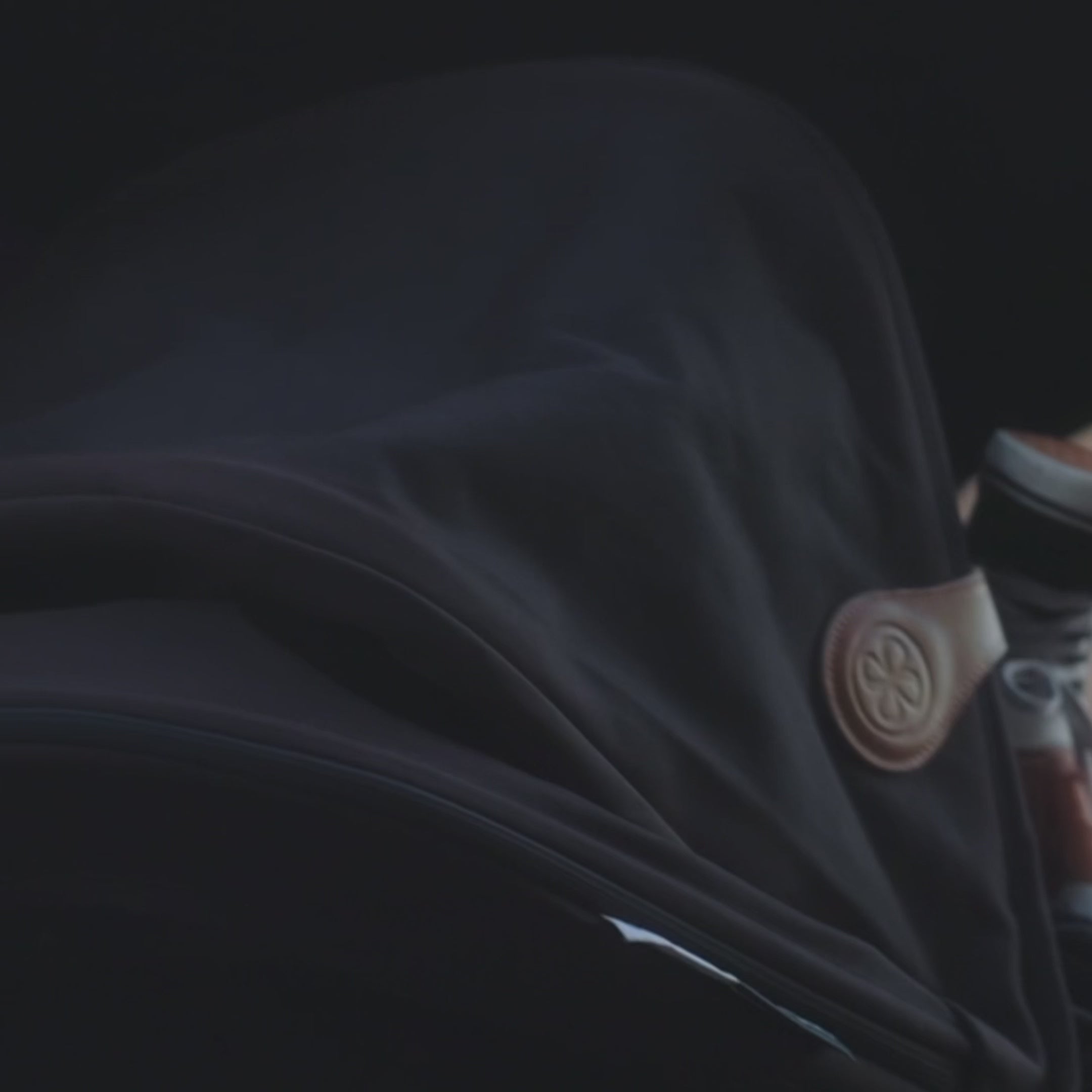 Video laden: UV-Decke in Midnight Black – UPF 50+