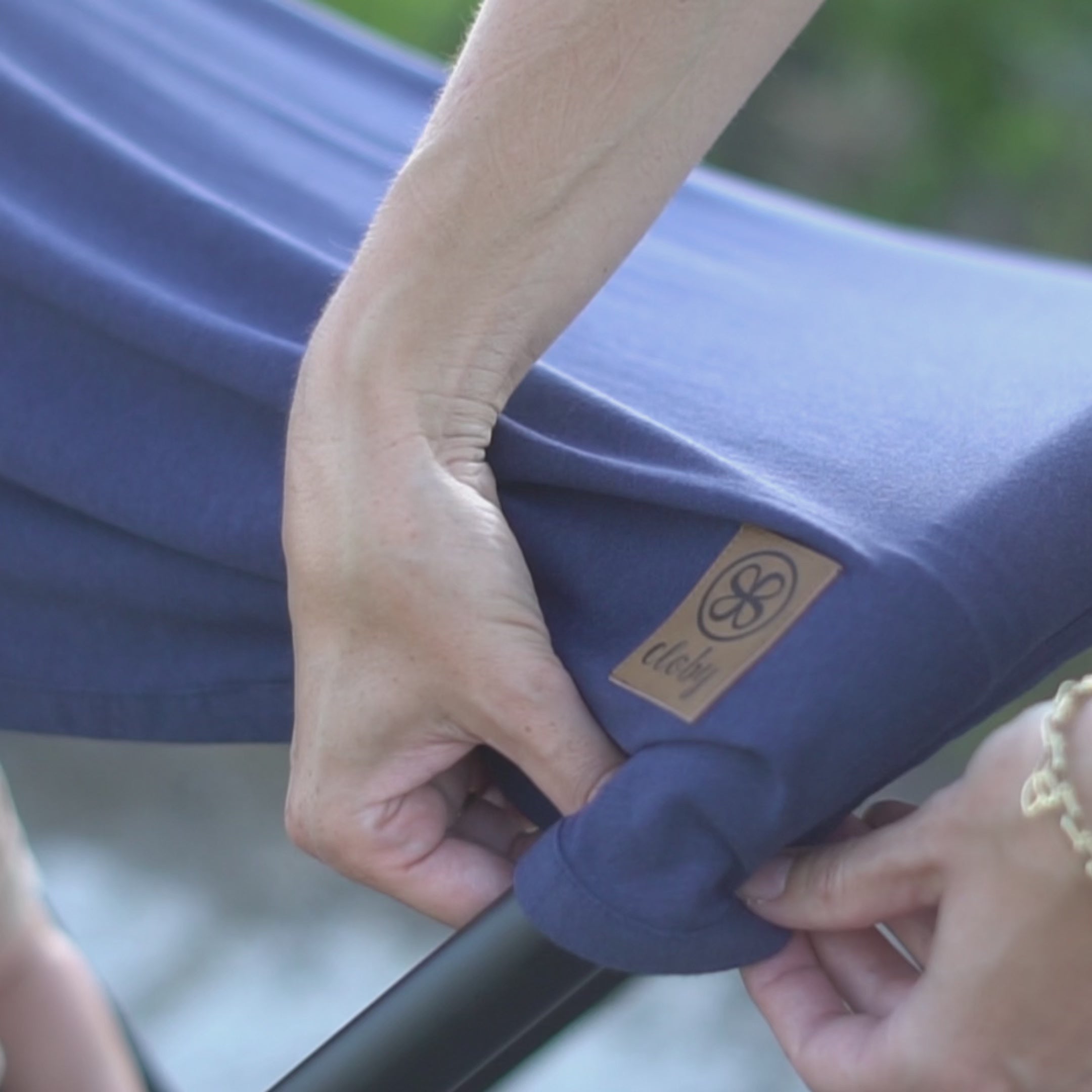 Cargar vídeo: Manta de protección UV en Navy – UPF 50+
